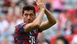 robert-lewandowski-winkt-1200