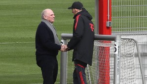 Ehrenpräsident Uli Hoeneß stattete der Mannschaft beim Trainingsauftakt am Mittwoch einen Besuch ab.