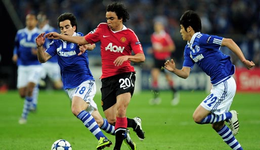 Schalke (links Jurado, rechts Uchida) lief ManUtd (hier Fabio) meist nur hinterher