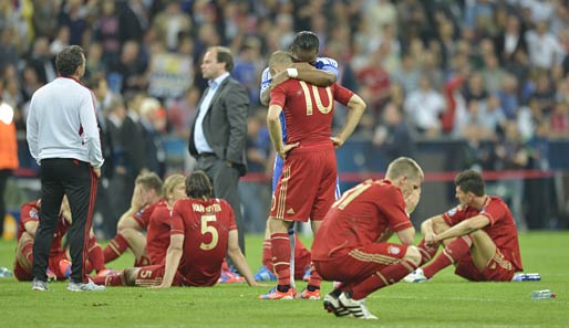 Enttäuschte Spieler des FC Bayern nach dem verlorenen Elfmeterschießen