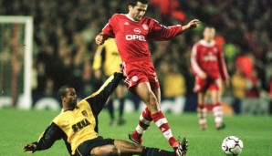 5. Dezember 2000 in Highbury: Hasan Salihamidzic im Duell mit Ashley Cole