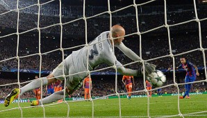 Willy Caballero parierte im Hinspiel einen Elfmeter gegen Neymar