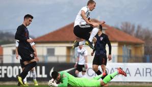 Kotarski ist Stammtorhüter sowohl bei Jong Ajax als auch in Kroatiens U19. "Ich glaube, er hat eine große Zukunft vor sich. [...] Er kann ein Spiel sehr gut lesen und mit Ball am Fuß ist er phänomenal", sagte der frühere Bayern-Keeper Zlatko Skoric.