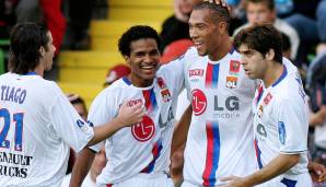 OLYMPIQUE LYON in der Saison 2005/06: Die Franzosen mit Juninho, Malouda und Co. verwiesen Real Madrid auf Platz zwei und unterlagen später im Viertelfinale dem AC Mailand.