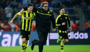 Geschafft: Jürgen Klopp herzte nach dem Wunder gegen Malaga auch den damaligen BVB-Stürmer Robert Lewandowski.