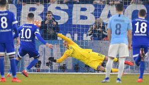 Ederson: Bekam zwei Schüsse auf sein Tor - zweimal vom Elfmeterpunkt, beide Male war er chancenlos. Möglichkeit sich auszuzeichnen, hatte Ederson keine. Mit einem starken Pass bereitete er Sterlings 3:2 vor. Note: 3.