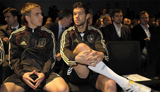 Philipp Lahm (l.) übernahm von Michael Ballack die Kapitänsbinde