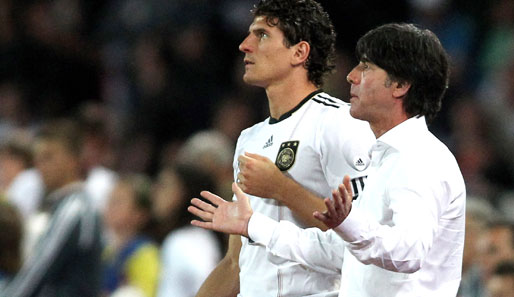 Joachim Löw muss gegen Italien auf Mario Gomez (l.) verzichten