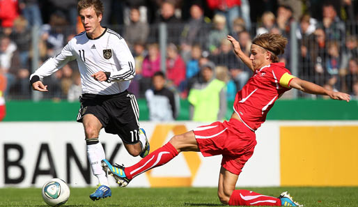 Gladbachs Patrick Hermann (l.) avancierte mit zwei Toren und einer Torvorlage zum Matchwinner