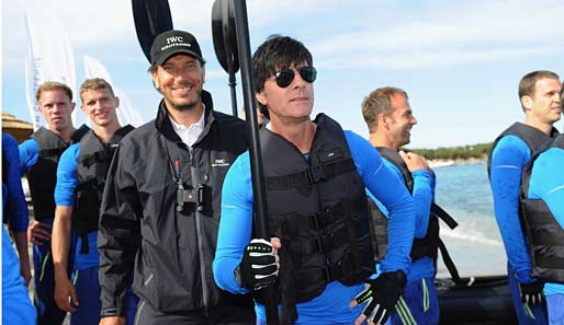 Bundestrainer Joachim Löw gab auch auf dem Wasser den Ton an.