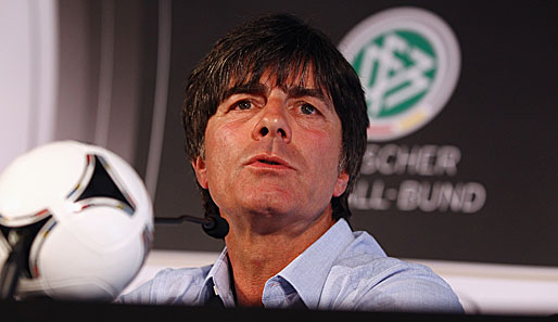 Joachim Löw auf der Pressekonferenz des DFB-Teams im EM-Trainingslager in Porto Cervo