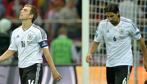 Der enttäuschte Sami Khedira (r.) und Kapitän Philipp Lahm