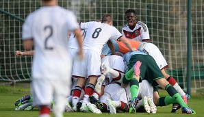 Die U18 bejubelt den Turniersieg beim Vier-Länder-Vergleich