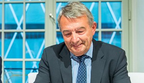 Wolfgang Niersbach wird am Mittwoch 45 Flüchtlinge in einer Gemeinschaftsunterkunft in Egelsbach besuchen.