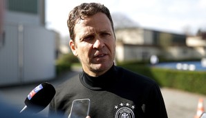 Oliver Bierhoff sorgt sich um den Fußball