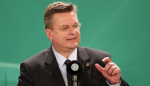 Reinhard Grindel kritisiert den FIFA-Präsident Gianni Infantino