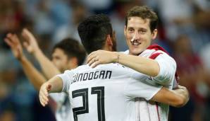 Sebastian Rudy (r.) und Ilkay Gündogan jubeln nach dem 2:1-Sieg über Schweden.