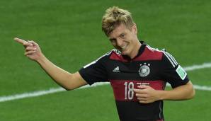 TONI KROOS (106): Von Bernd Schuster als "Dieseltraktor" bezeichnet. Antwortete frech: "Von wem?" Kann immer noch das Metronom einer Mannschaft sein. Holte mit Real zuletzt seinen fünften CL-Titel. Seine DFB-Karriere beendete er 2021.