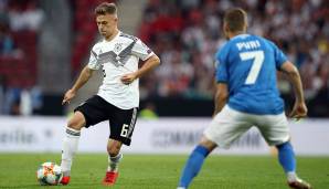 Joshua Kimmich: Prüfte als erster Deutscher den estnischen Keeper Sergei Lepmets (3.). Bereitete Goretzkas Tor zum 3:0 mit einer schönen Flanke vor. Bekam defensiv überhaupt nichts zu tun. Note: 2.