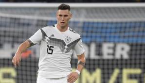 NIKLAS SÜLE: Erst neben Can, dann neben Kimmich, vor allem bei Letzterem als einzige Absicherung defensiv. Gegen harmlose Esten selten gefordert. Note: 3,5.