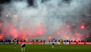 Beide Fanlager zündeten Pyro in Berlin