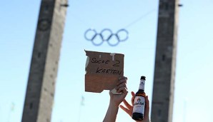 Vor dem Olympiastadion Berlin wurden auf dem Schwarzmarkt etliche Karten für das Pokalfinale verkauft