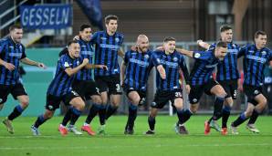 Paderborn feiert den Sieg im Elferschießen gegen Werder Bremen.