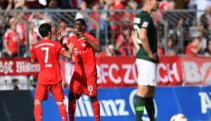 Bayerns Doppeltorschütze Kwasi Okyere Wriedt (M.) feiert mit Teamkollege Jeong.