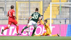 Daniel Hanslik mit dem frühen 1:0 für die Gäste aus Wolfsburg.