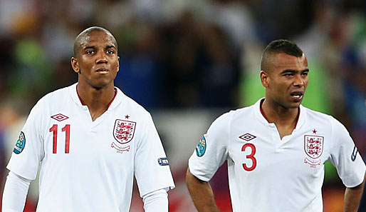 Ashley Young (l.) und Ashley Cole verschossen ihre Elfmeter gegen Italien