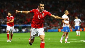 Das County Carmarthenshire hat sein neues Bezirksschild Gareth Bale gewidmet