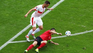 Lorik Cana flog wegen eines Handspiels per Ampelkarte vom Platz