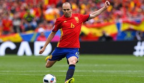 Andres Iniesta ist im spanischen Mittelfeld der Dreh- und Angelpunkt