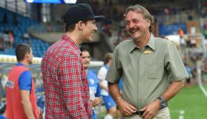 Leon Goretzka und Peter Neururer kennen sich aus gemeinsamen Bochumer Zeiten.