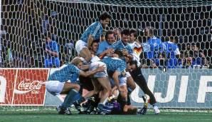 WM 1990, - Halbfinale Deutschland vs. England 4:3 i.E.: Die Geburt eines Traumas. Das Halbfinale zwischen den Three Lions und der DFB-Elf im Stadio delle Alpi ist eher durchschnittlich, hat aber eine dramatische Krönung.