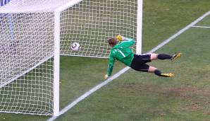 Denn dann hätte Lampards Schuss aus 17 Metern das 2:2 bedeutet. Ein Hauch von Wembley wehte durch Bloemfontein, als der Ball zwar klar und deutlich die Linie im vollen Umfang überquerte, Schiedsrichter Larrionda aber nicht auf den Punkt zeigte.