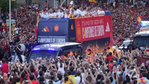 spanien-busparade-madrid-1200