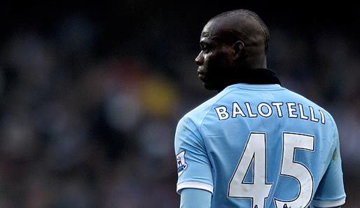 Mario Balotelli ging mit Manchester City in Kiew baden