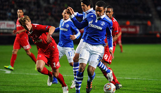 Joel Matip (r.) spielt seit 2000 beim FC Schalke 04