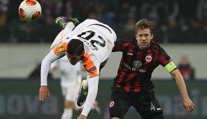 Die Eintracht, mit Marco Russ (r.) als Kapitän, tat sich gegen Nikosia schwer