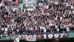 Beim Achtelfinal-Hinspiel der Europa League bei Betis Sevilla am 9. März 2022 feierten die Frankfurter Ultras ihre Stadion-Rückkehr nach über zwei Jahren.