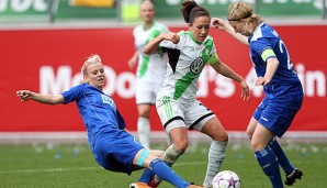 Für Nadine Keßler (M.) ist die Saison 2014/15 gelaufen