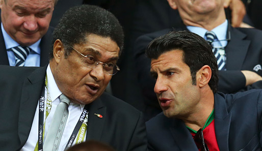 Zwei portugiesische Fußball-Legenden unter sich: Eusebio (l.) und Luis Figo