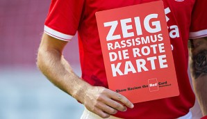 Die UEFA setzt ein Zeichen gegen Rassismus in Europas Stadien