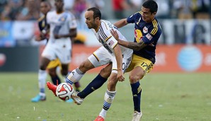 Landon Donovan (l.) darf bei seinem Abschied die Binde tragen