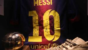 Ein Geschenk an den Bomber der Nation: Seit 2013 ziert das Trikot von Lionel Messi die Vitrine von Gerd Müller in der Bayern Erlebniswelt.