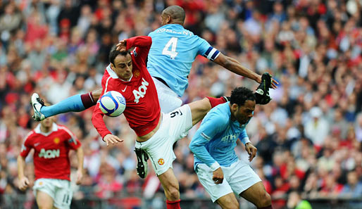 Dimitar Berbatow (vorne) erhielt bei Manchester United den Vorzug vor Javier Hernandez