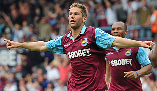 Aston Villa hofft auf eine Rückkehr von Mittelfeldspieler Thomas Hitzlsperger