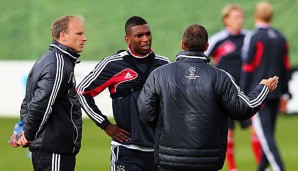 Dennis Bergkamp (l.) ist derzeit Co-Trainer bei Ajax Amsterdam