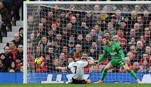 Die Fulham-Führung: Steve Sidwell drückt seinen Holtby-Assist über die Linie